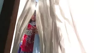 এপ্রিল জানেন কিভাবে  ...