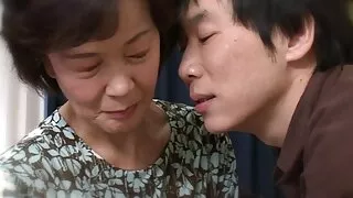 বস্টি সাদা ছানা এই ত ...